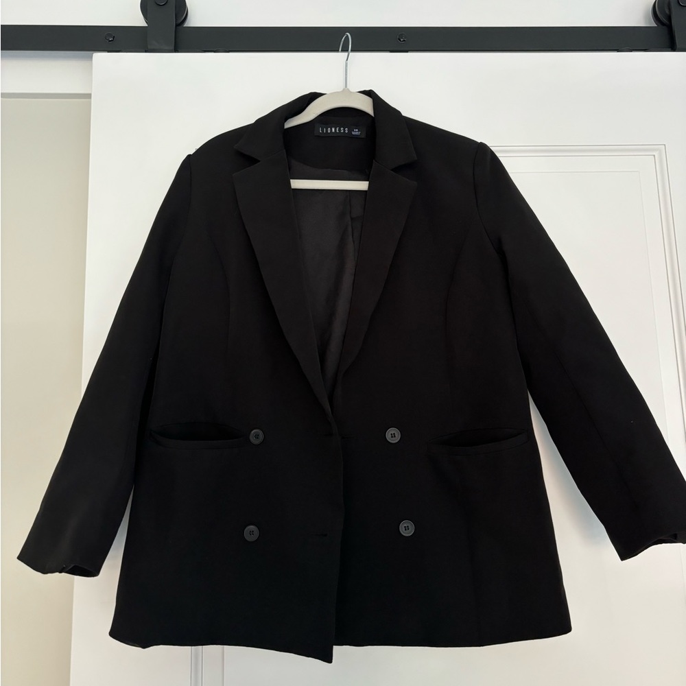 Lioness oversized blazer.